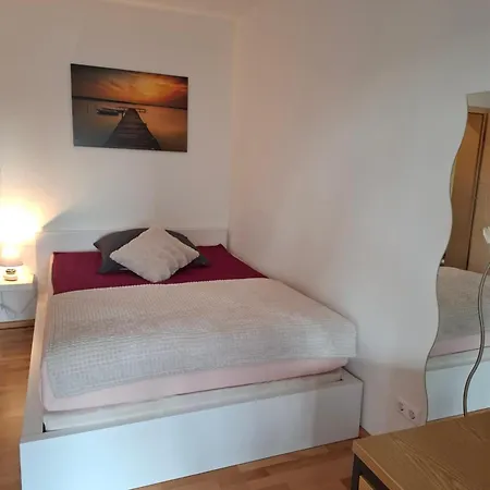 Haus Der Weinkoenigin Kristina Apartment Piesport